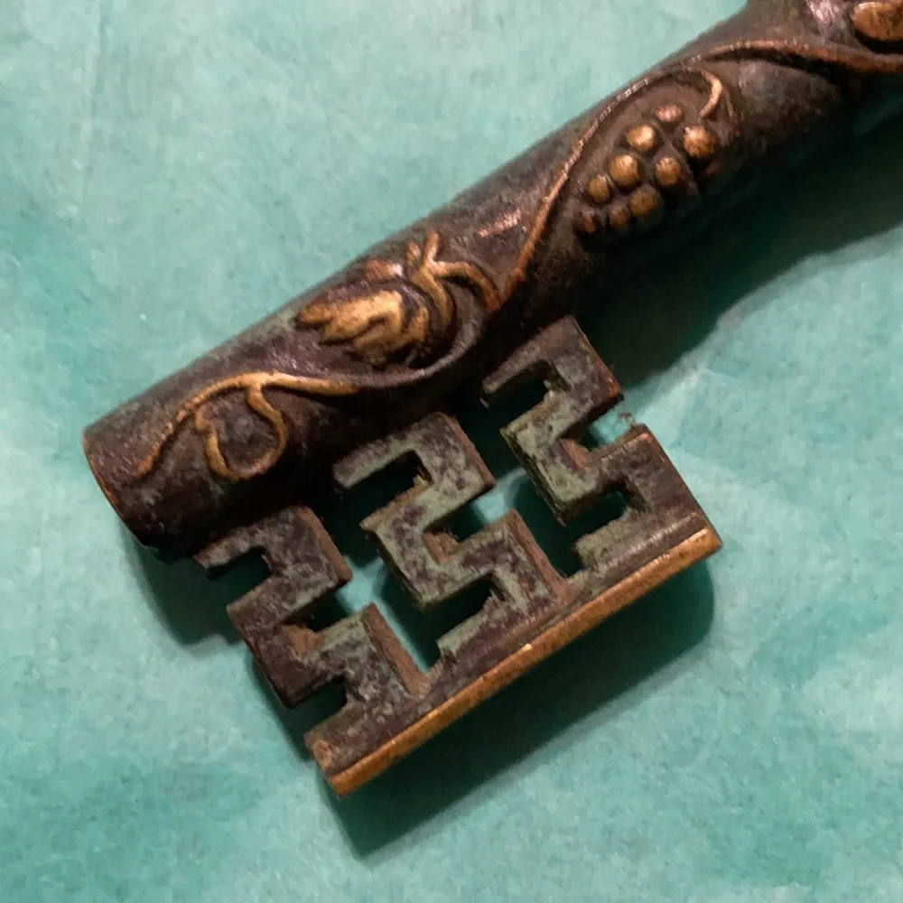 Cool wine cork opener, heavy metal pieces (2)